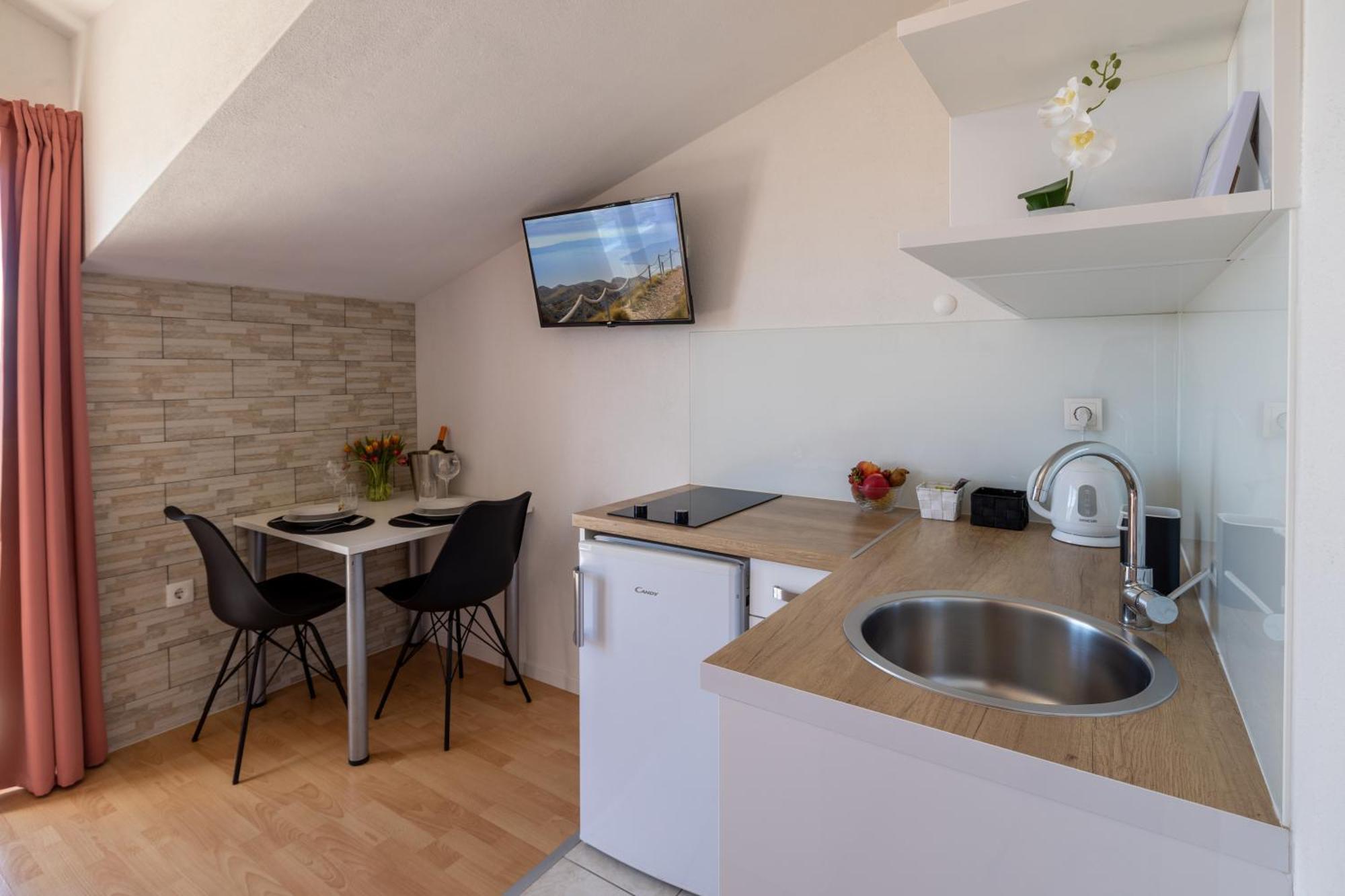 Apartments Rasic Макарска Экстерьер фото
